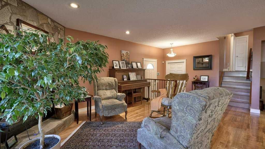 232 Penbrooke Way SE, Calgary — photo 4 of 45