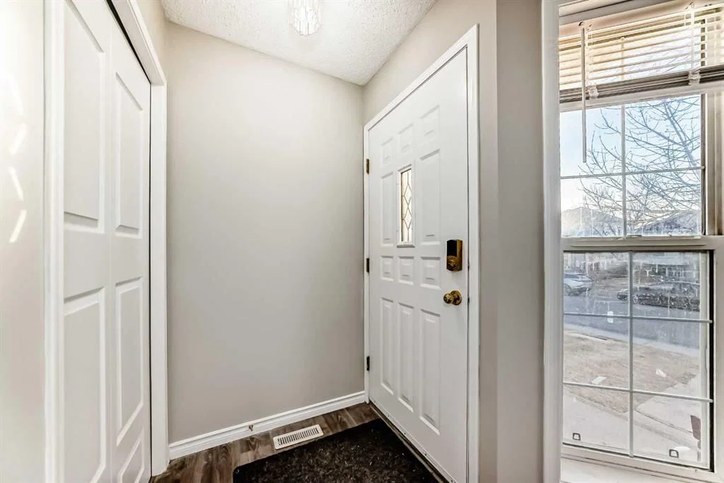 121 Martin Crossing Manor NE, Calgary — photo 4 of 50