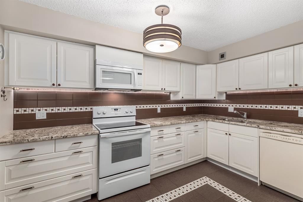 301, 929 18 Avenue SW, Calgary — photo 5 of 15