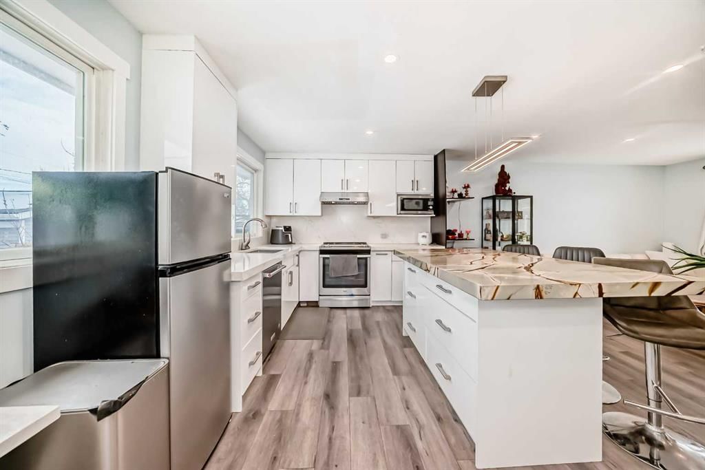 4416 Maryvale Drive NE, Calgary — photo 2 of 46