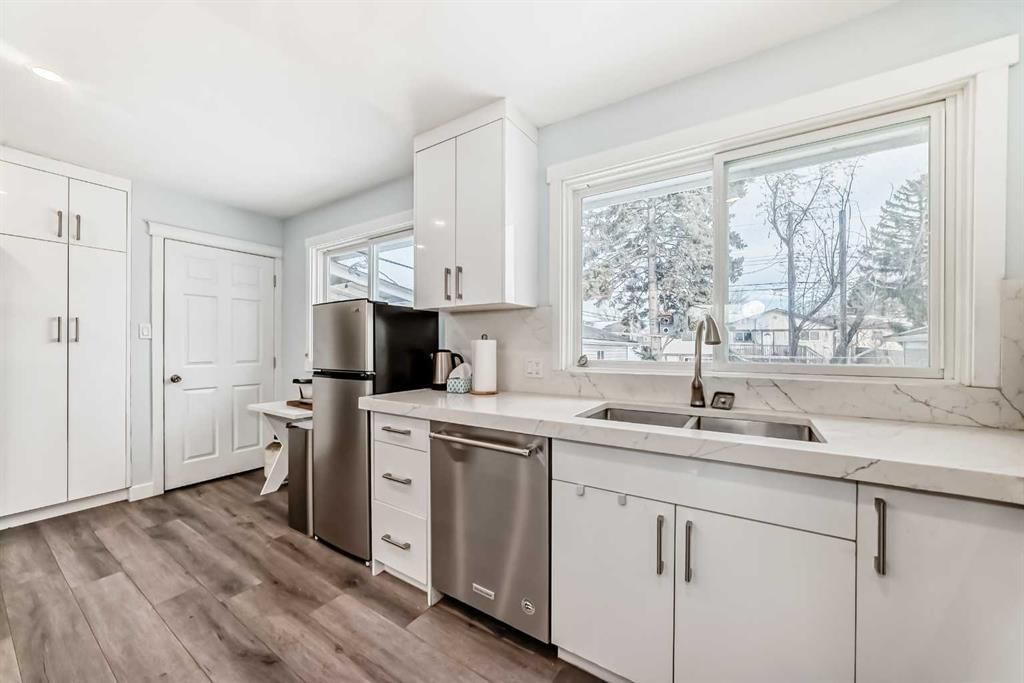 4416 Maryvale Drive NE, Calgary — photo 5 of 46