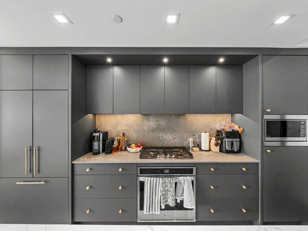 206, 8505 Broadcast Avenue SW, Calgary — photo 3 of 18