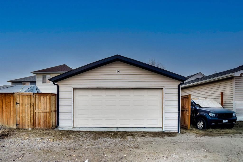 348 Harvest Rose Circle NE, Calgary — photo 3 of 46