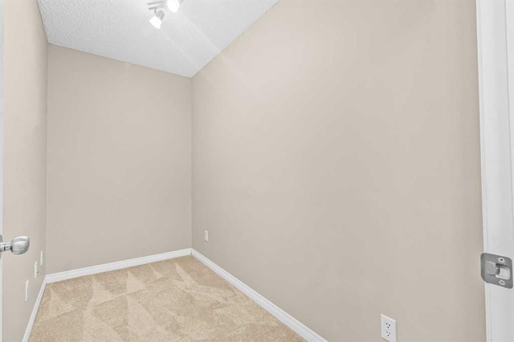 109, 369 Rocky Vista Park NW, Calgary — photo 3 of 17