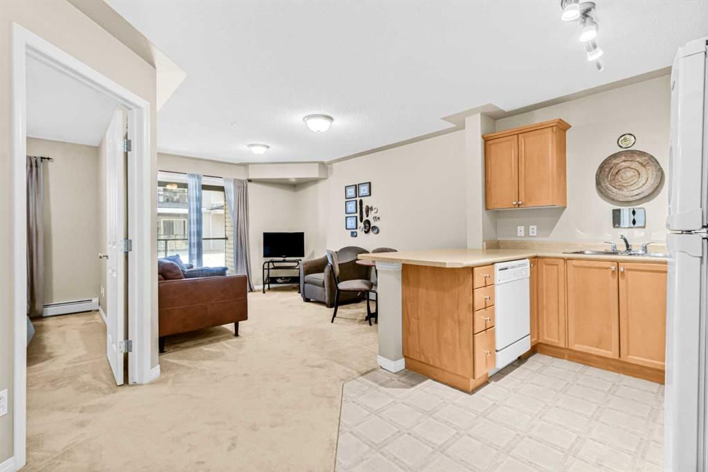 109, 369 Rocky Vista Park NW, Calgary — photo 4 of 17