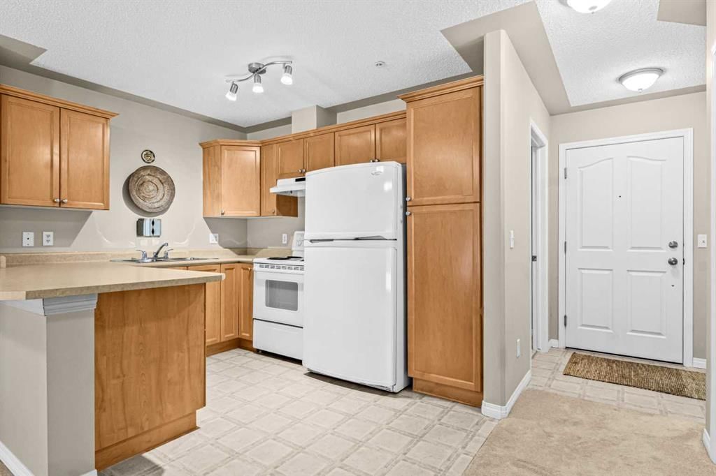 109, 369 Rocky Vista Park NW, Calgary — photo 5 of 17