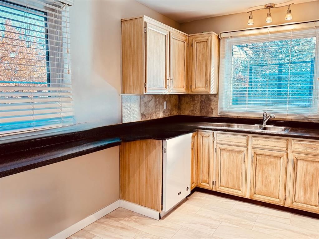 468 Cantrell Drive SW, Calgary — photo 3 of 21