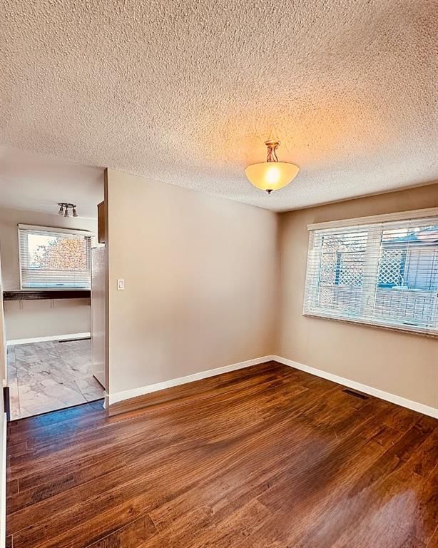 468 Cantrell Drive SW, Calgary — photo 4 of 21