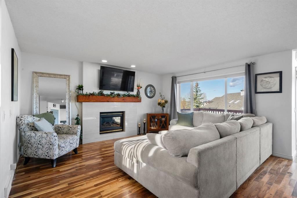 28 Hidden Park NW, Calgary — photo 4 of 47