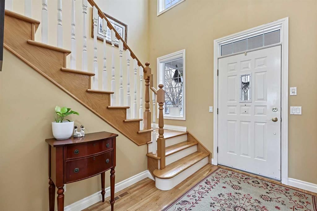 4068 Garrison Boulevard SW, Calgary — photo 2 of 38