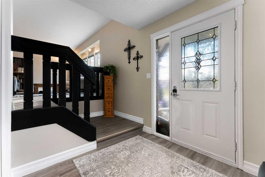 136 Parkside Crescent SE, Calgary — photo 4 of 44