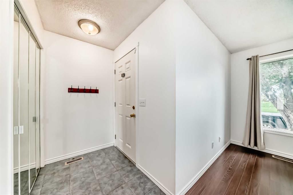 66 Templeby Way NE, Calgary — photo 2 of 37