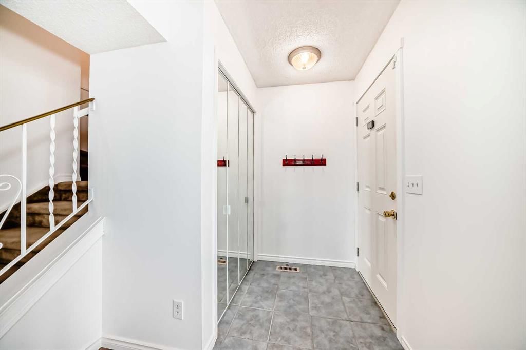 66 Templeby Way NE, Calgary — photo 3 of 37