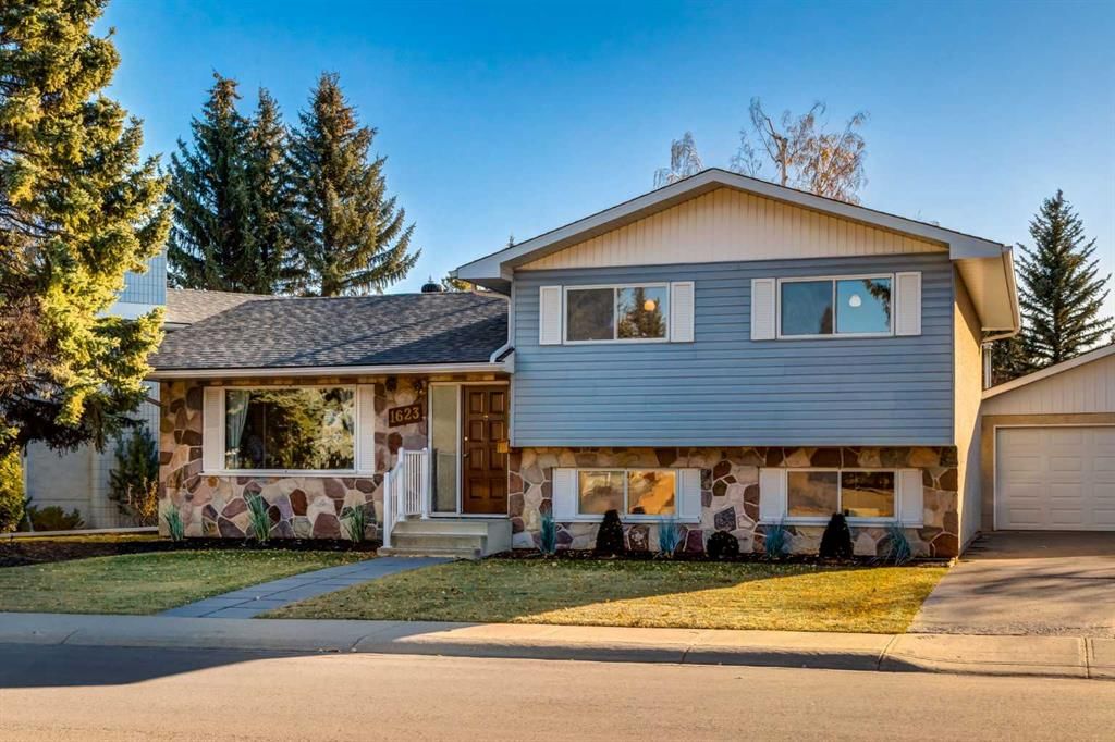 1623 111 Avenue SW, Calgary — main listing photo
