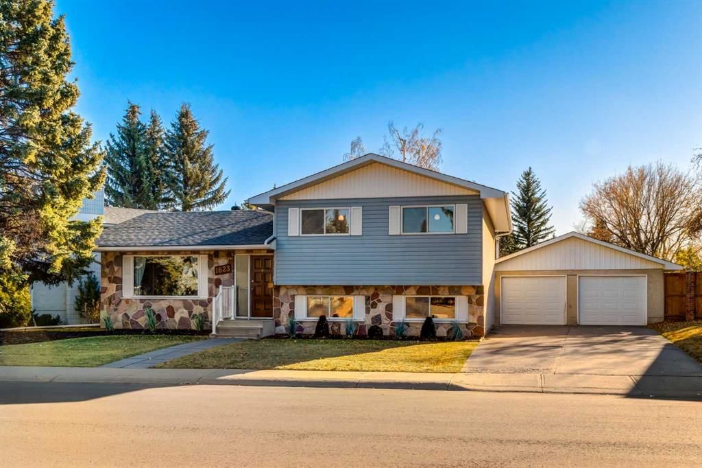 1623 111 Avenue SW, Calgary — photo 2 of 34