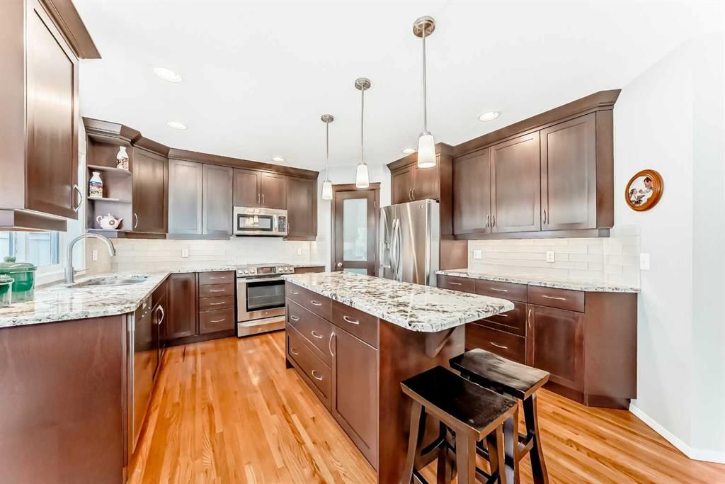 6 Mt Yamnuska Court SE, Calgary — photo 2 of 48
