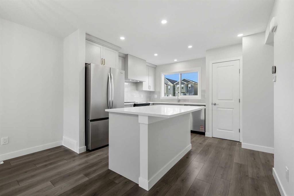 19837 45 Street SE, Calgary — photo 5 of 15