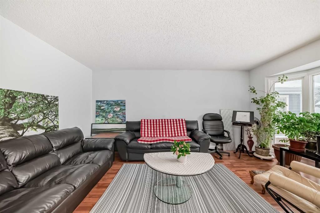 7 Hawksley Crescent NW, Calgary — main listing photo