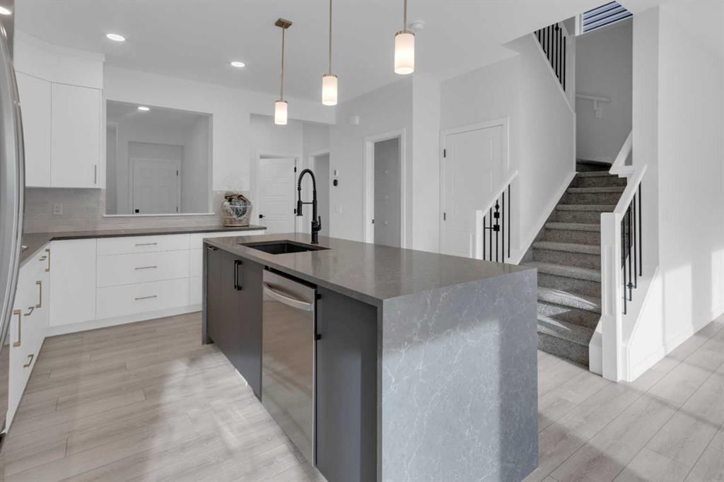 303 Calhoun Crescent NE, Calgary — photo 5 of 33