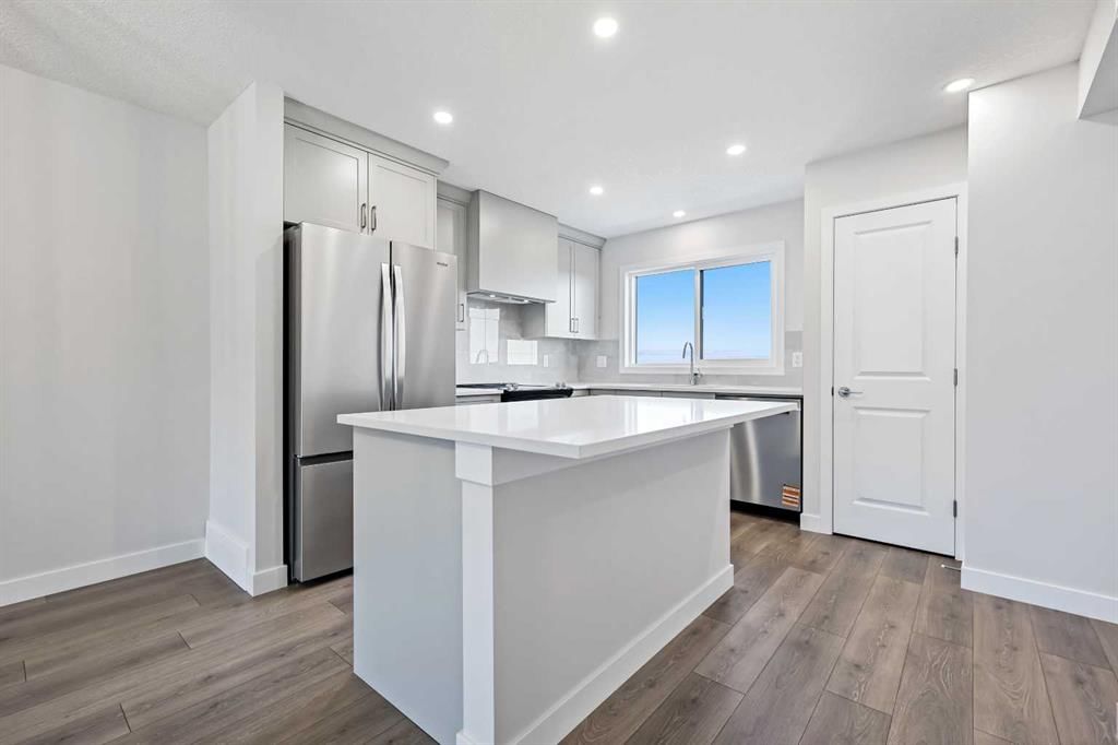 19826 45 Street SE, Calgary — photo 5 of 15