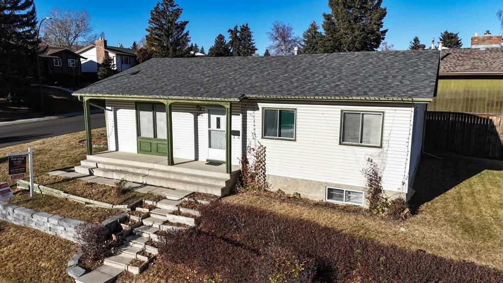 204 Norfolk Road NW, Calgary — main listing photo