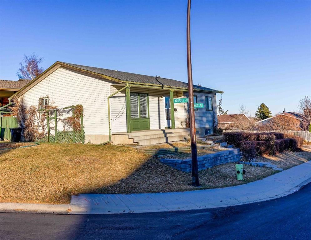 204 Norfolk Road NW, Calgary — photo 2 of 37