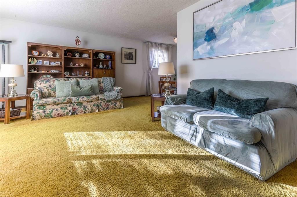 204 Norfolk Road NW, Calgary — photo 4 of 37
