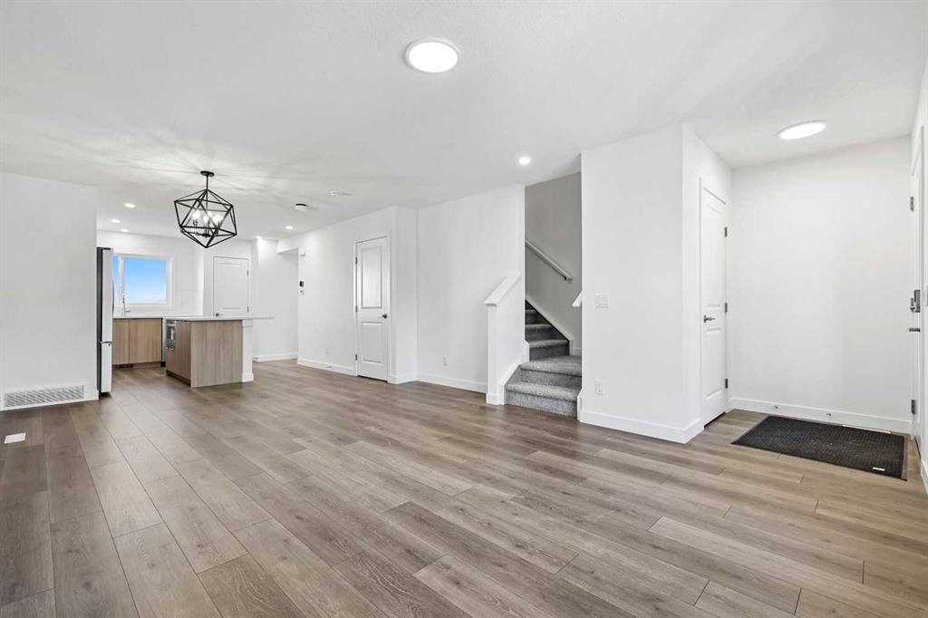 19828 45 Street SE, Calgary — photo 4 of 15