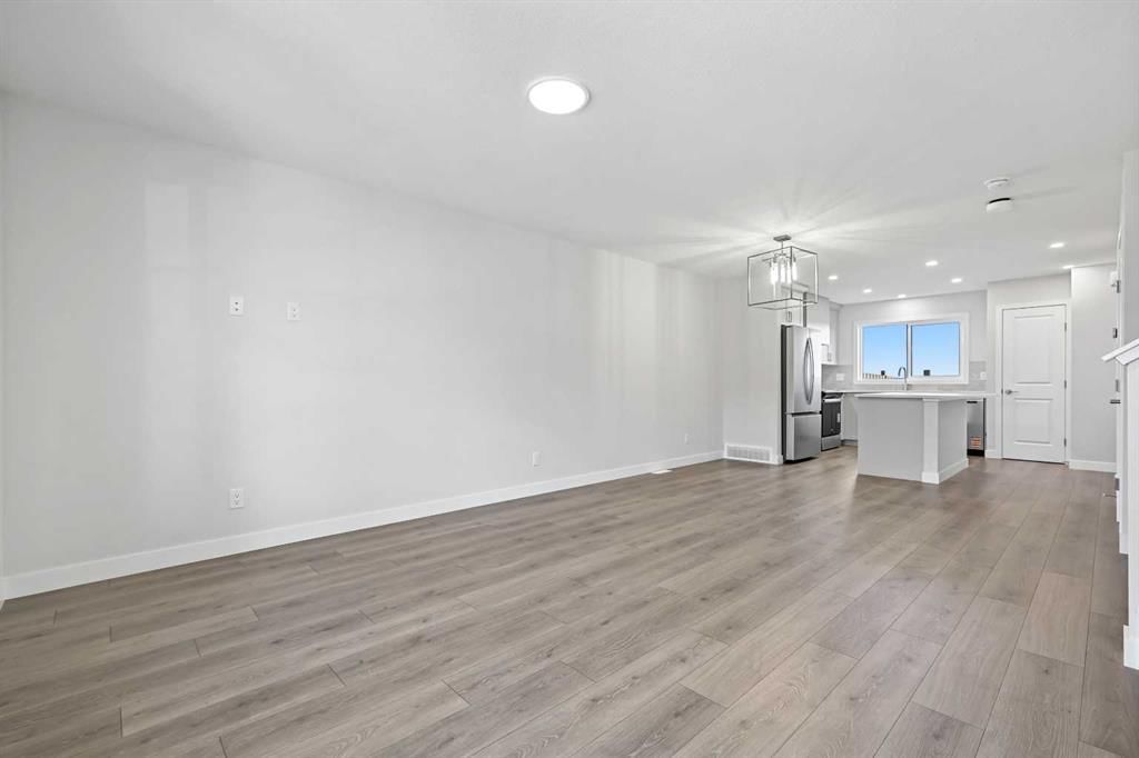 19834 45 Street SE, Calgary — photo 2 of 15