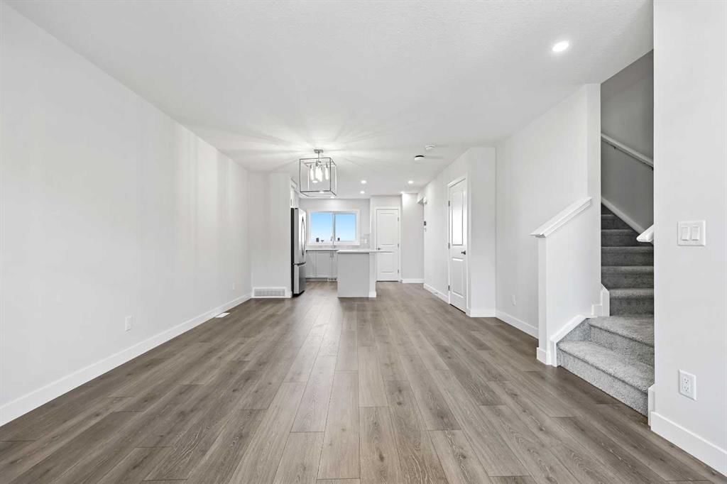 19834 45 Street SE, Calgary — photo 3 of 15