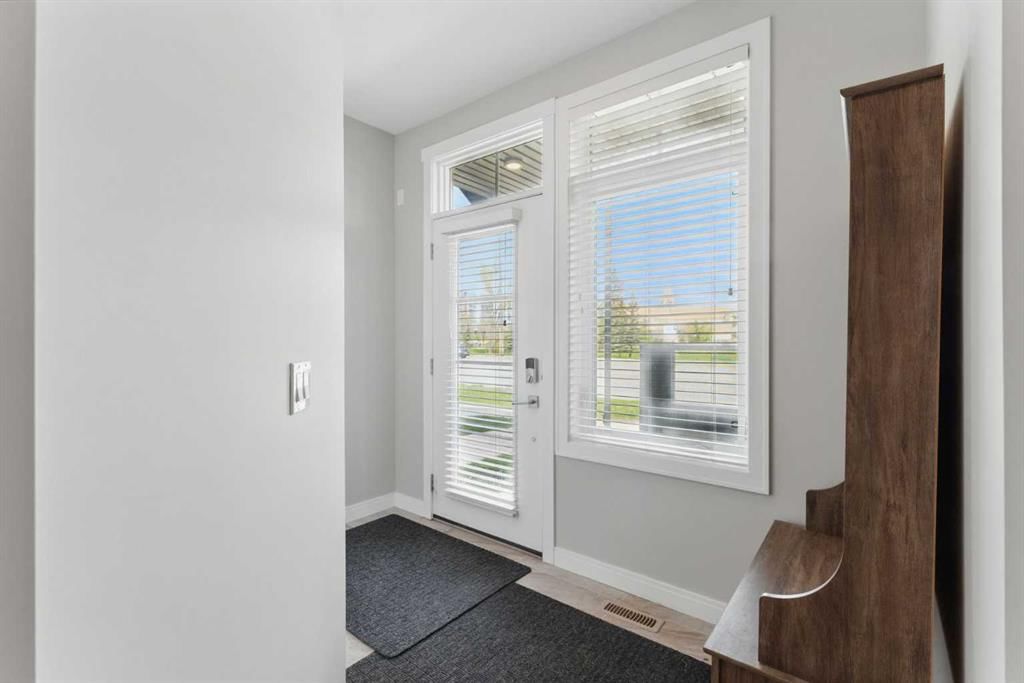 815 85 Street SW, Calgary — photo 3 of 39