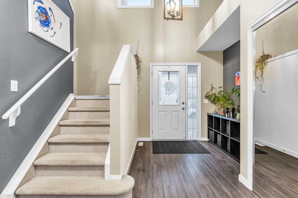 210 Evansmeade Point NW, Calgary — photo 4 of 38