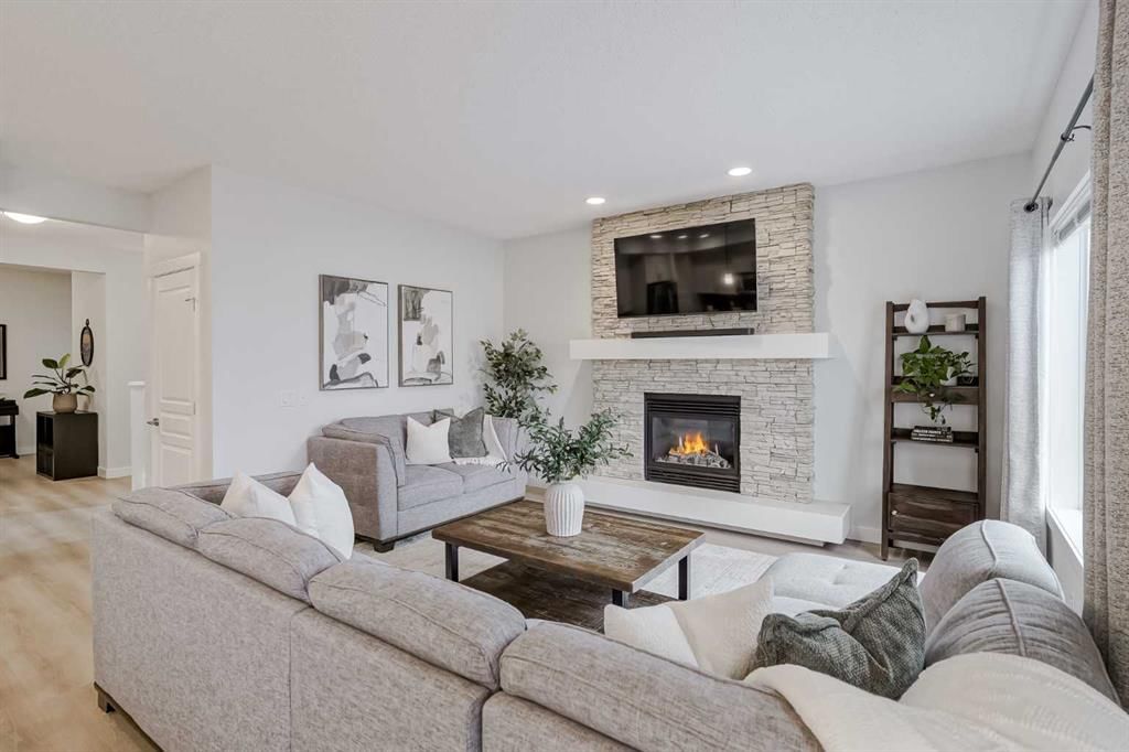 68 Copperpond Mews SE, Calgary — photo 3 of 50