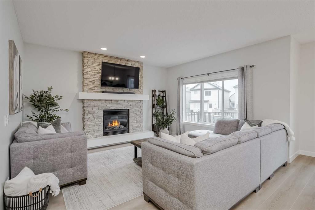 68 Copperpond Mews SE, Calgary — photo 4 of 50