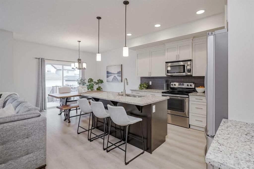 68 Copperpond Mews SE, Calgary — photo 5 of 50