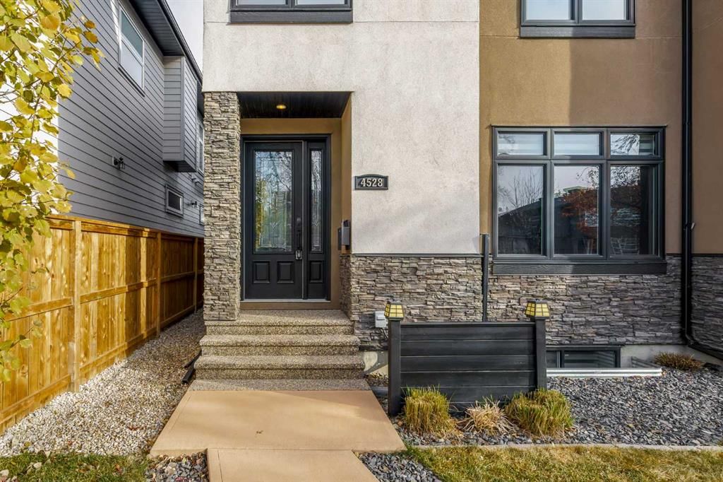4528 17 Avenue NW, Calgary — photo 3 of 45
