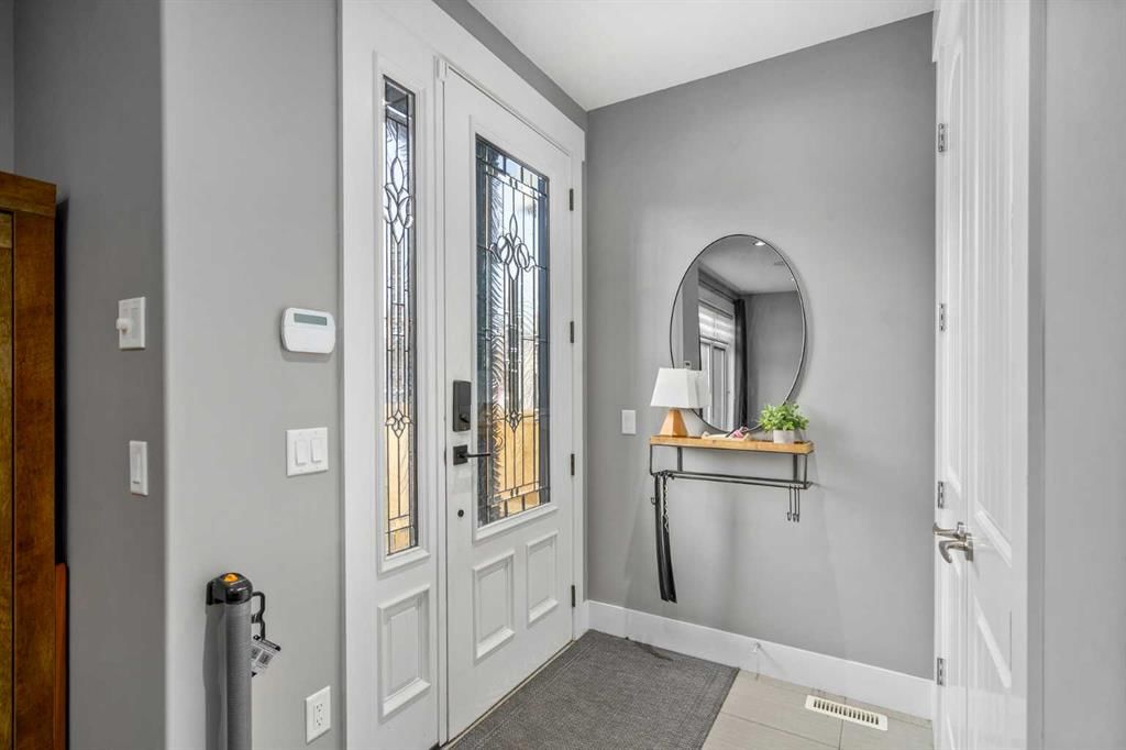 4528 17 Avenue NW, Calgary — photo 4 of 45
