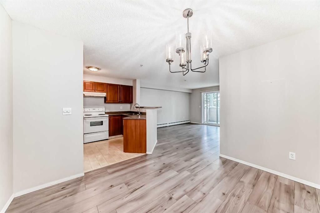 312, 17 Country Village Bay NE, Calgary — photo 4 of 29