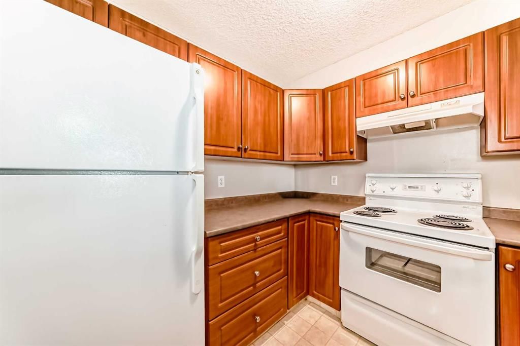 312, 17 Country Village Bay NE, Calgary — photo 5 of 29