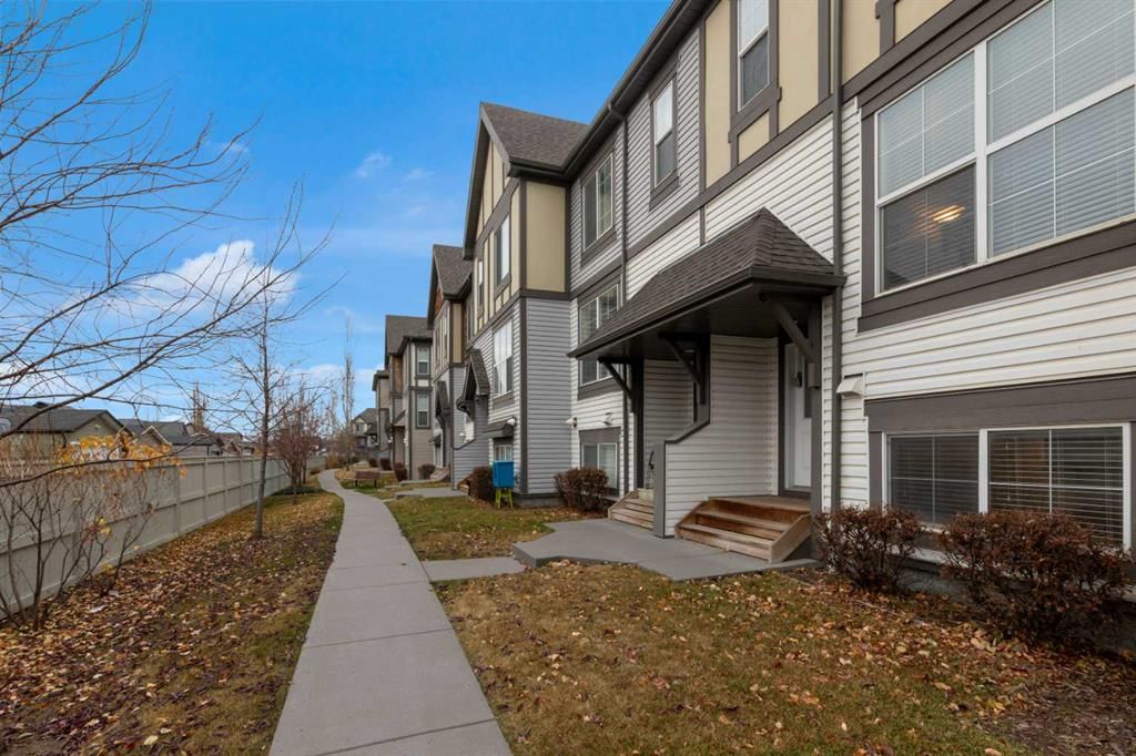 484, 130 New Brighton Way SE, Calgary — photo 2 of 33