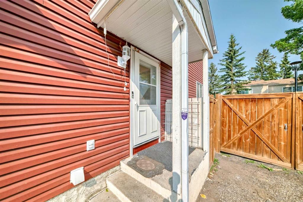 120 Pineset Place NE, Calgary — photo 2 of 39