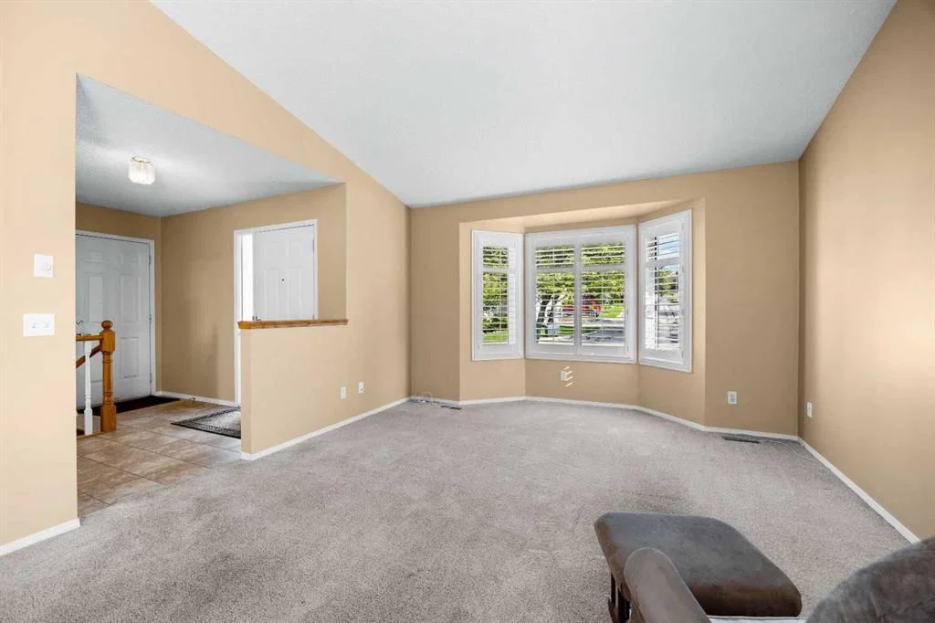 6 Edenwold Green NW, Calgary — photo 4 of 45