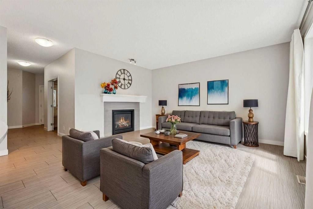 15 Sherwood Gate NW, Calgary — photo 2 of 32