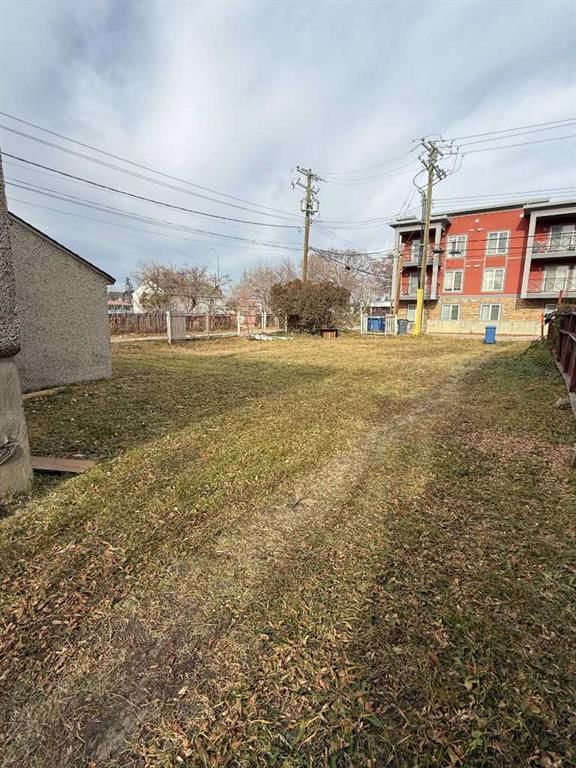 112 18 Avenue NE, Calgary — photo 4 of 7