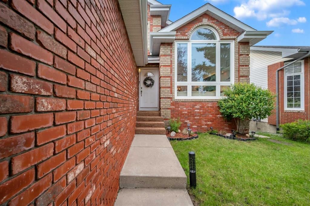 180 Citadel Park NW, Calgary — photo 2 of 50