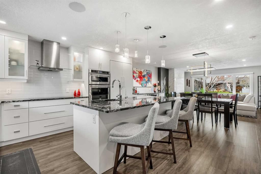 348 Parkwood Close SE, Calgary — main listing photo