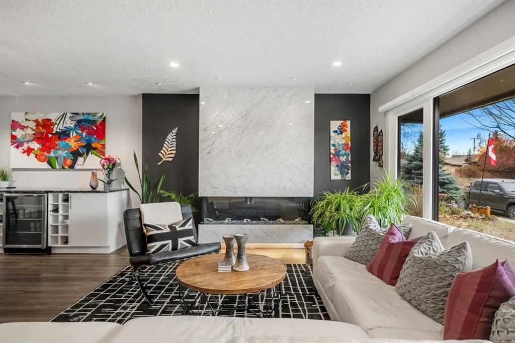 348 Parkwood Close SE, Calgary — photo 5 of 50