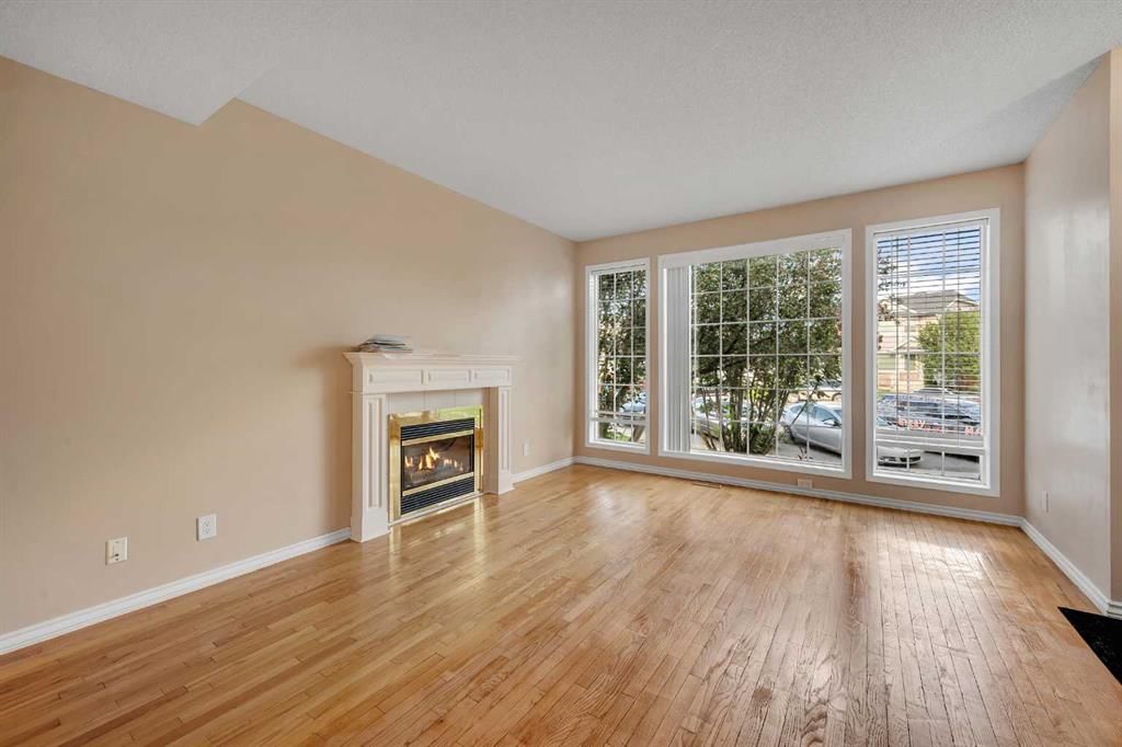 39 Anaheim Court NE, Calgary — photo 3 of 26