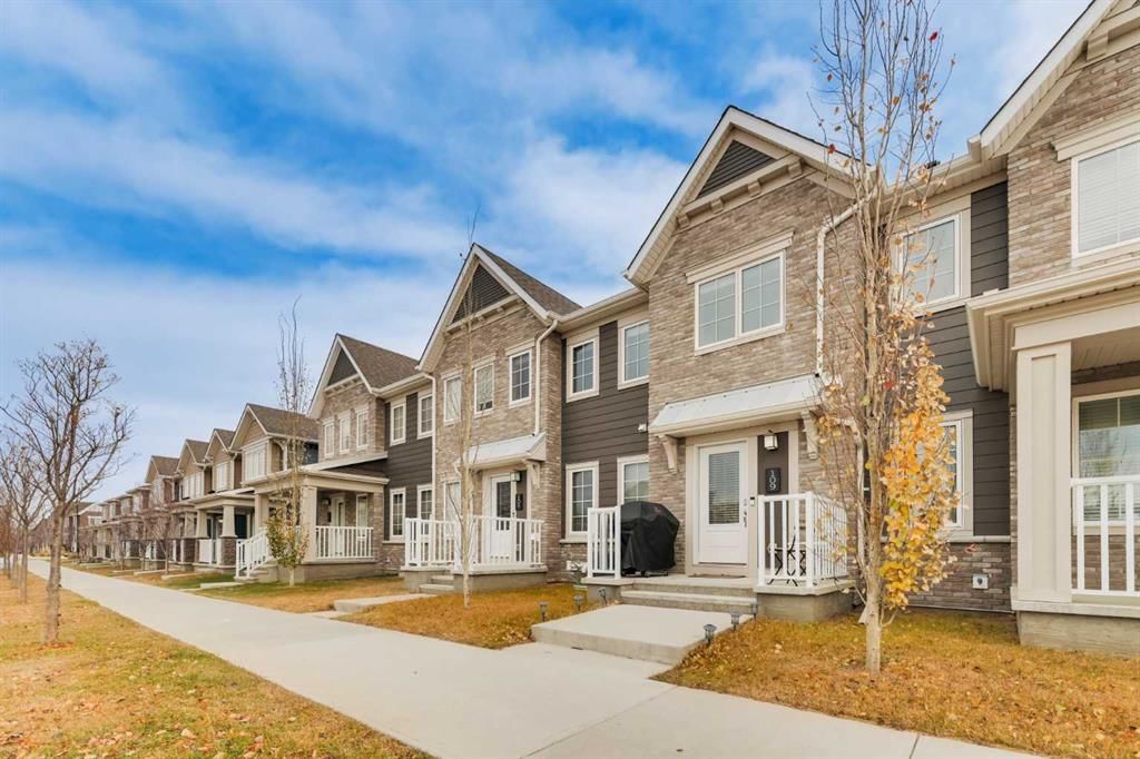 109 Yorkville Boulevard SW, Calgary — photo 2 of 42