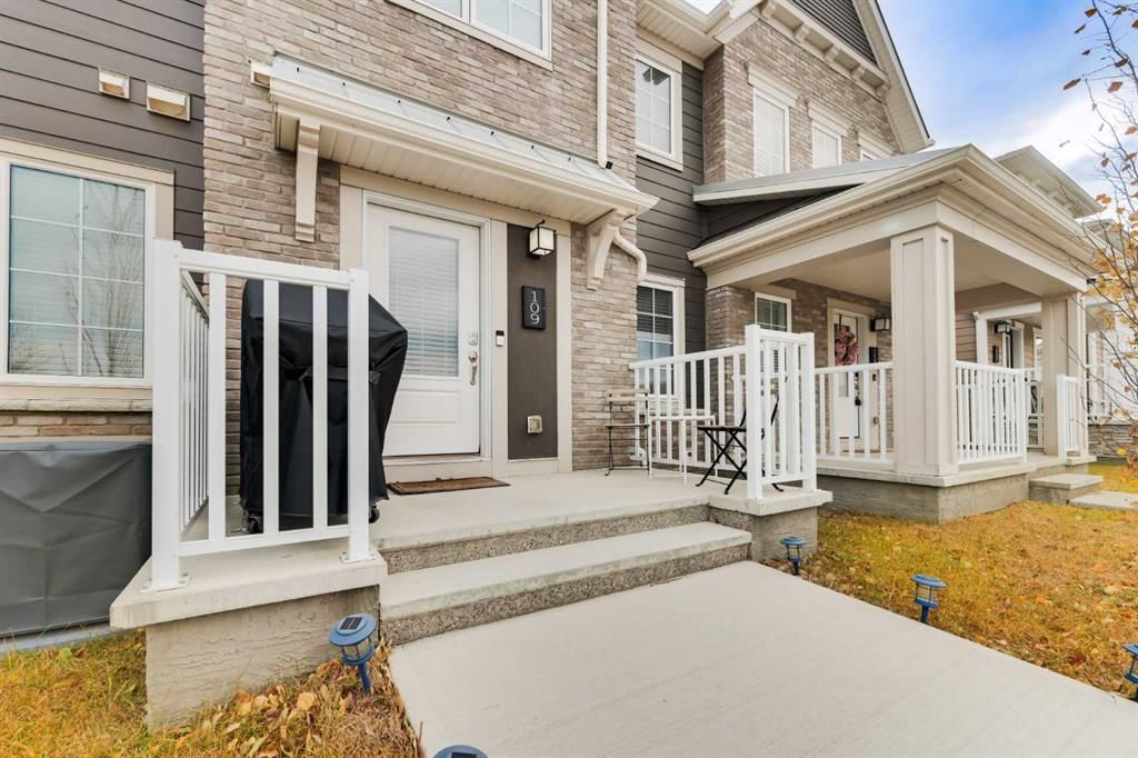 109 Yorkville Boulevard SW, Calgary — photo 5 of 42